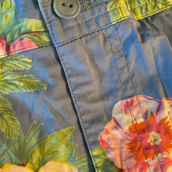 RALPH floral shorts, side pockets, button zip front closure size: 6 - Picture 4 of 6